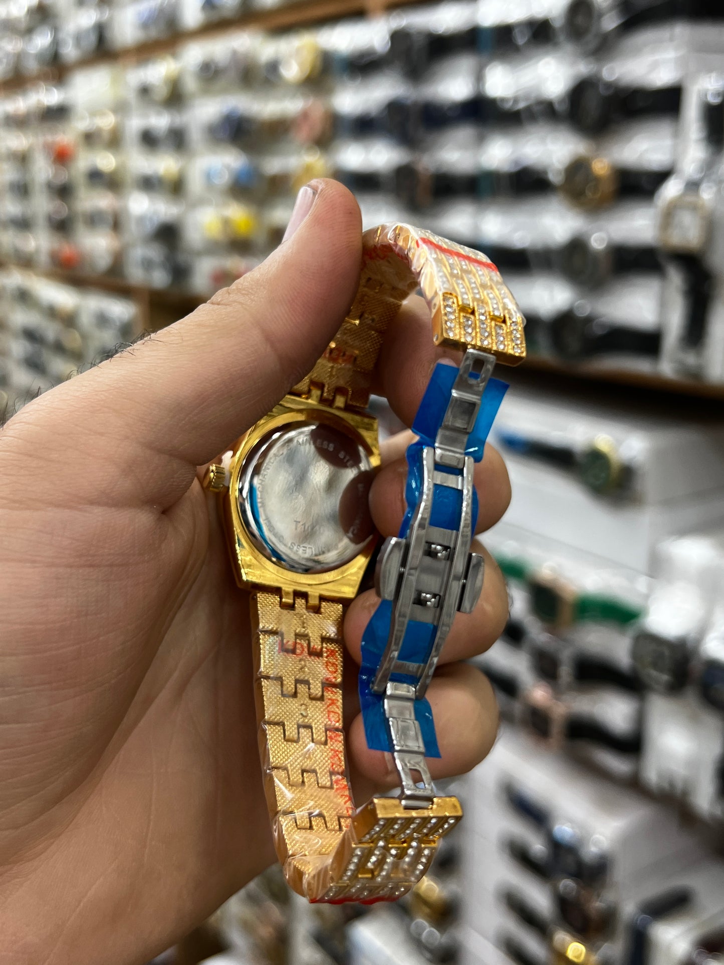 Laides MosT Expensive Watch in low price