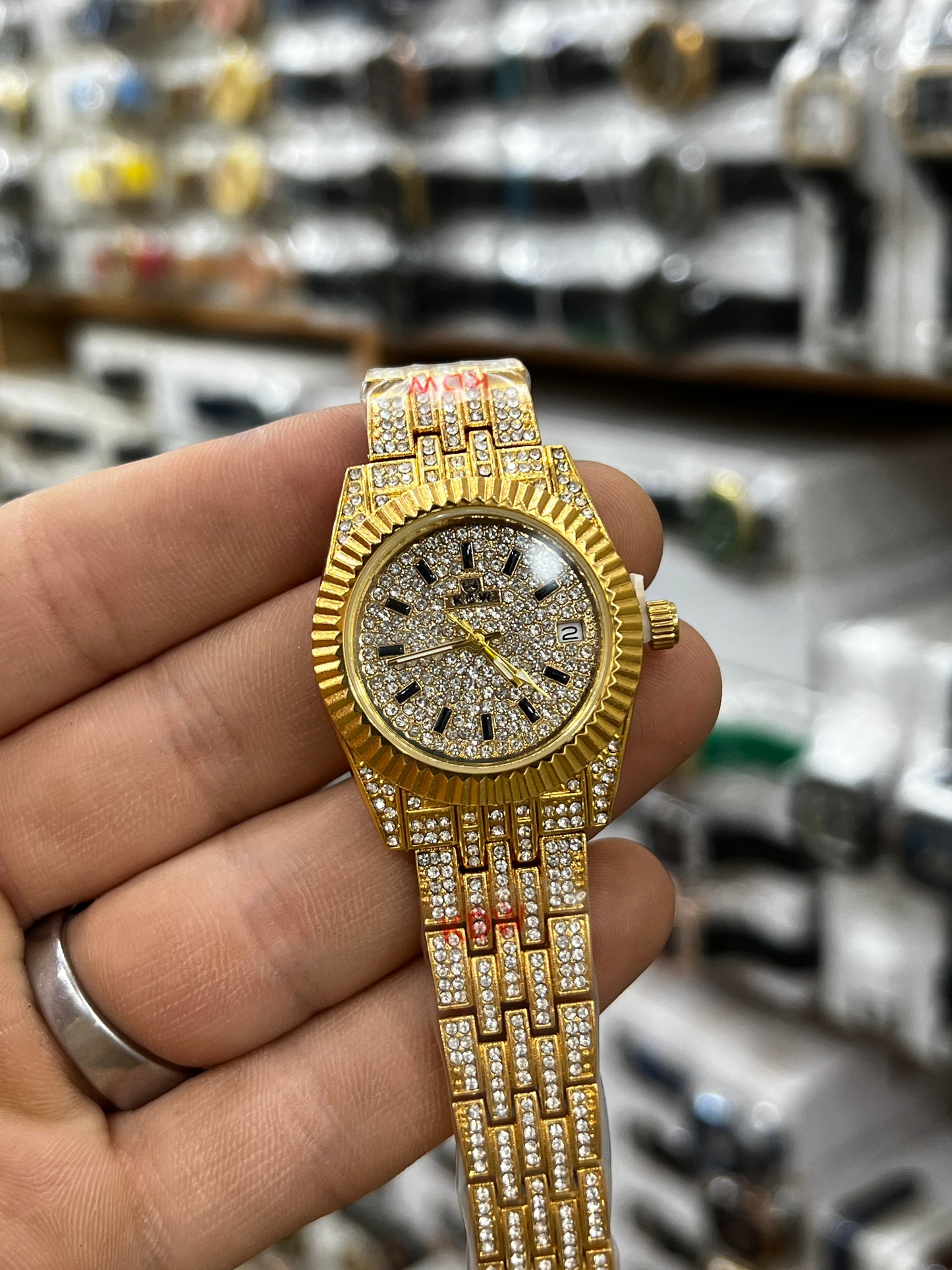 Laides MosT Expensive Watch in low price
