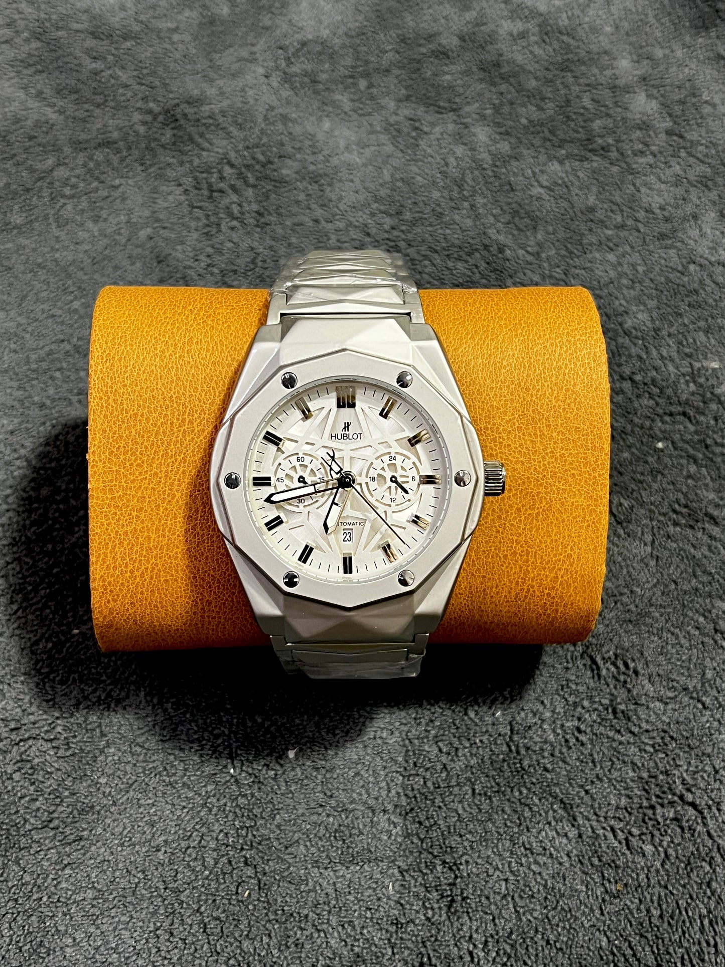 HUBLOT SEMI AUTO WATCH ⌚️
